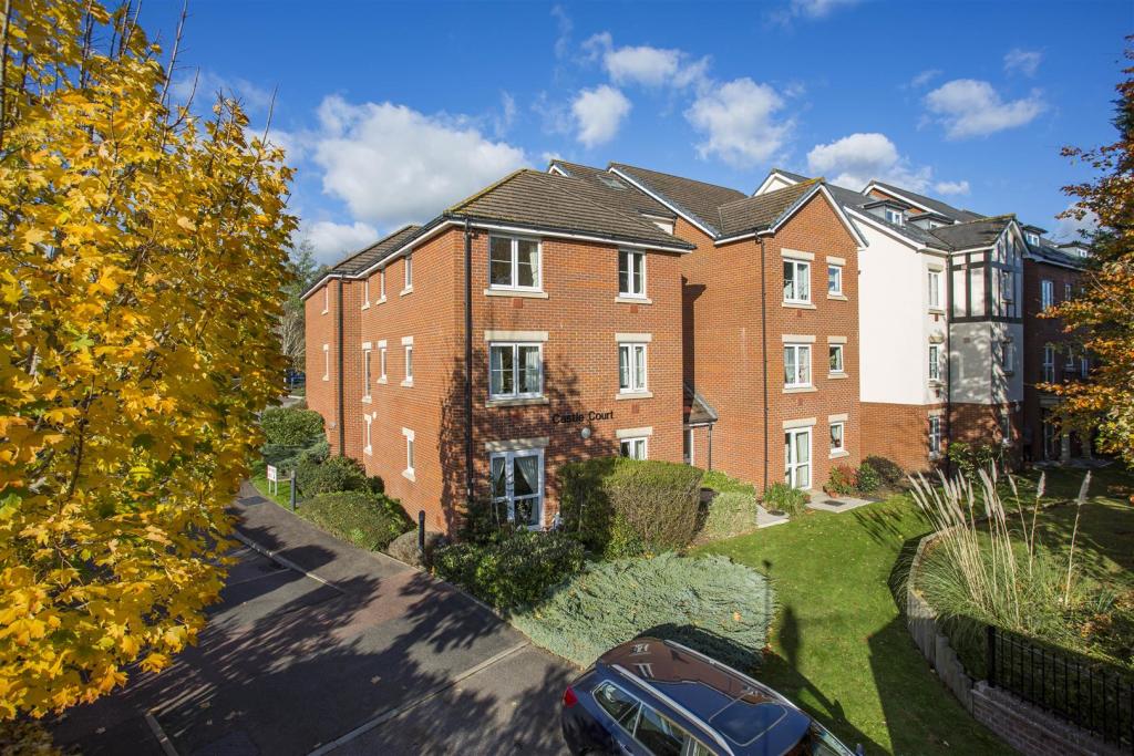 1 bedroom retirement property for sale in Hadlow Road, Tonbridge, TN9