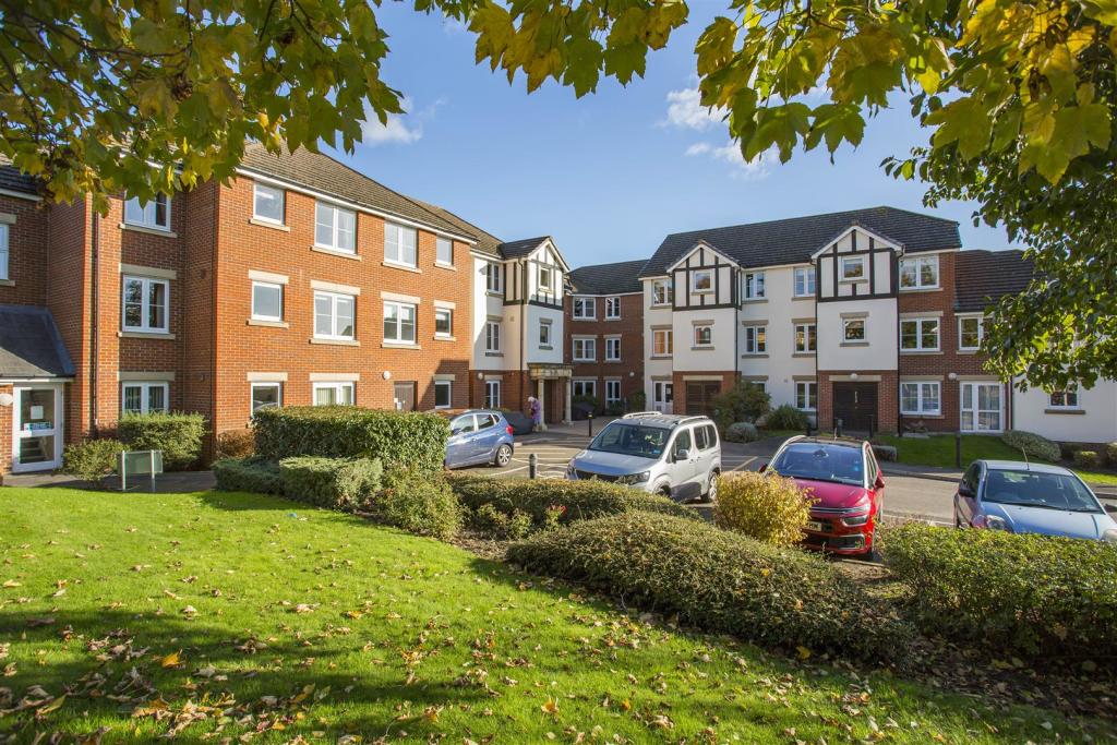 1 bedroom retirement property for sale in Hadlow Road, Tonbridge, TN9