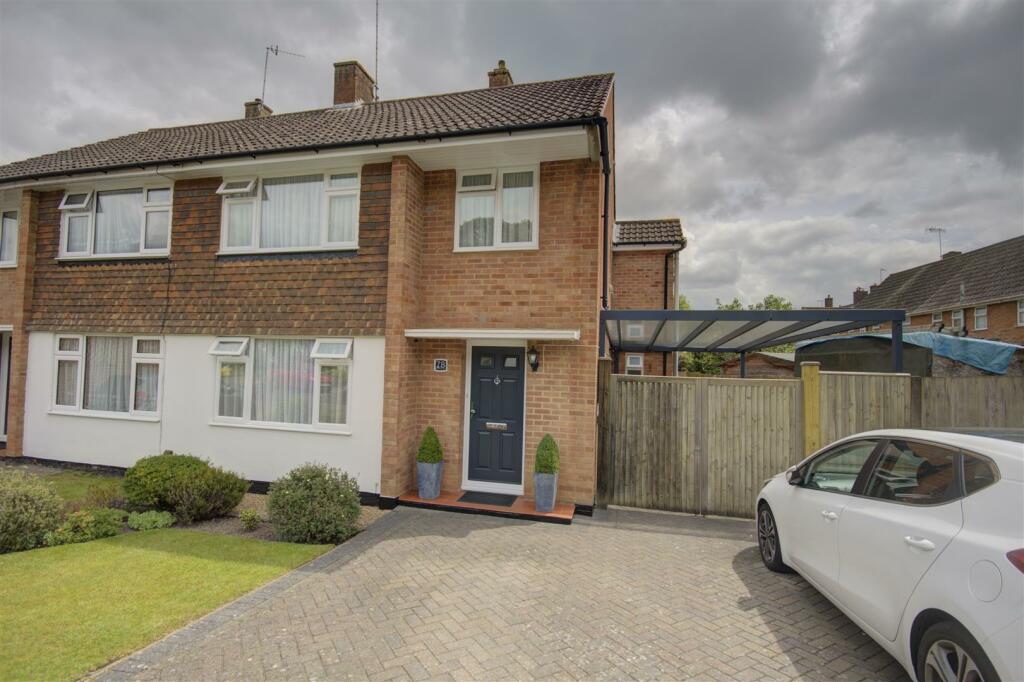 4 bedroom semidetached house for sale in Elmshurst Gardens, Tonbridge