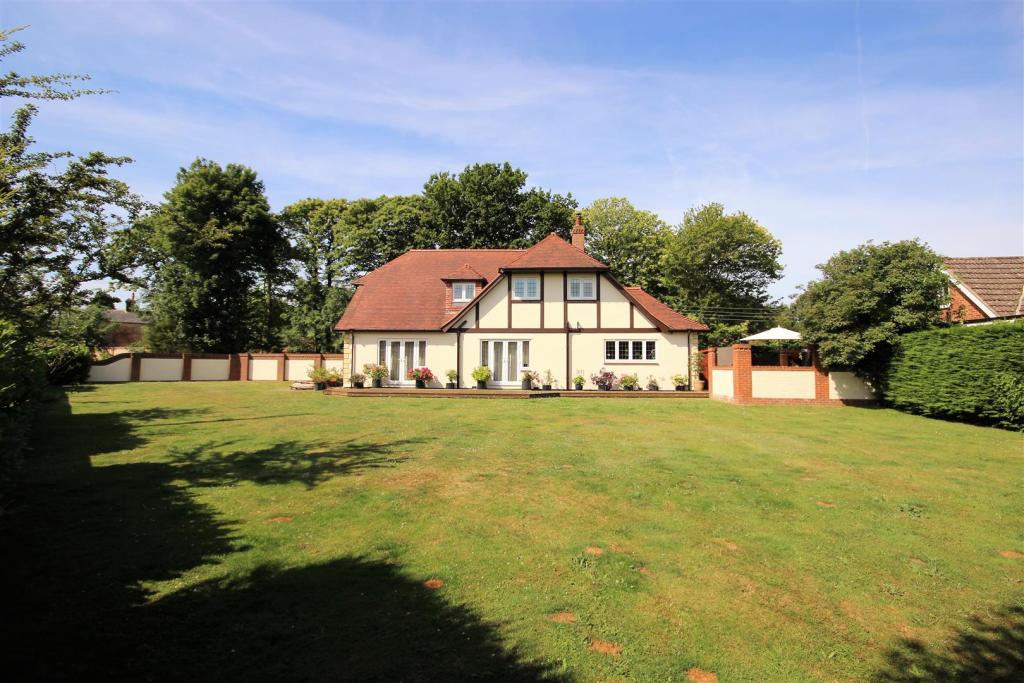 4 bedroom detached house for rent in Wrotham, Kent, TN15