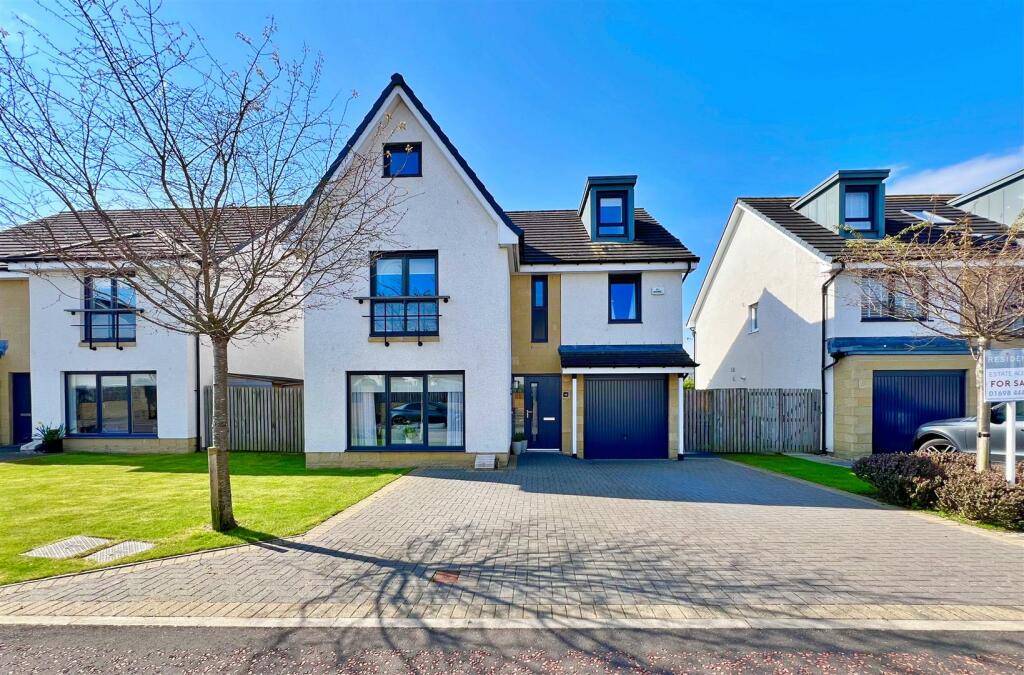 5 bedroom detached house for sale in Mcguire Gate, Bothwell, Glasgow, G71