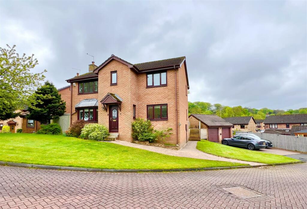 5 bedroom detached house for sale in Inchmurrin Gardens, High Burnside