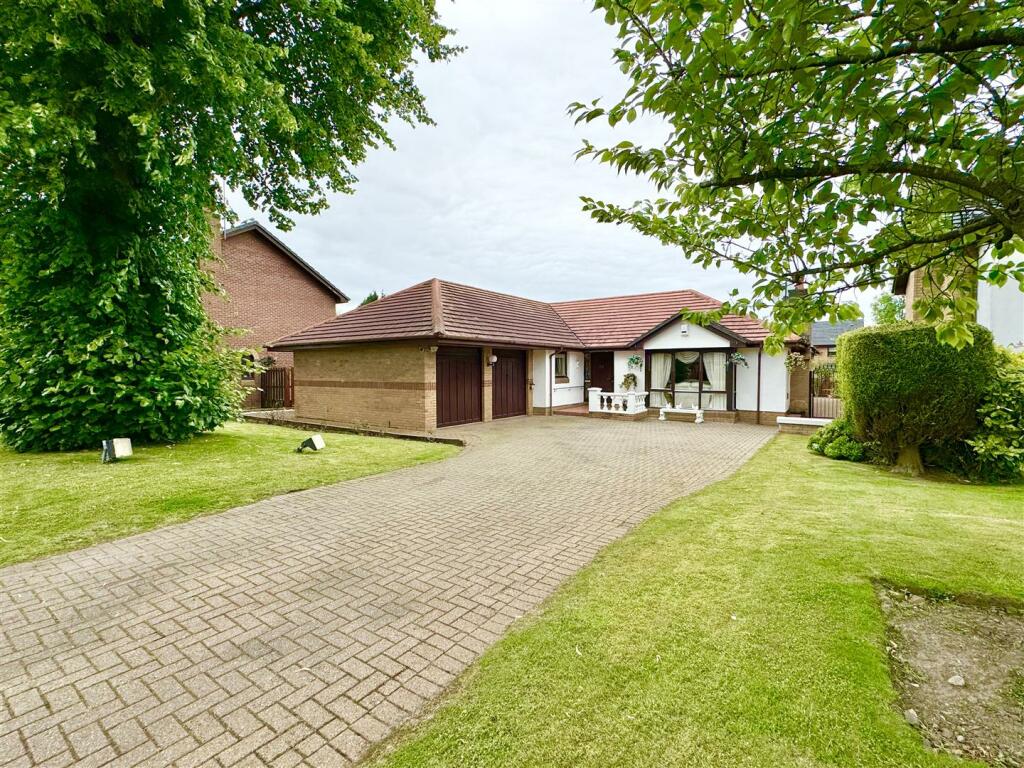 3 bedroom bungalow for sale in Grieve Croft, Bothwell, Glasgow, G71