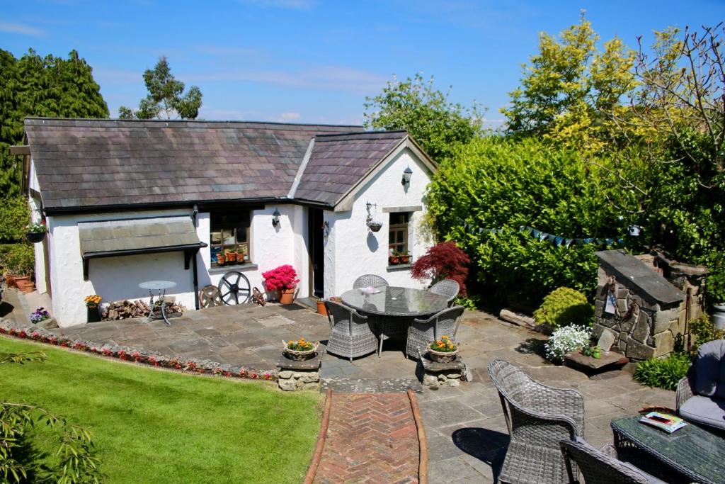 2 bedroom cottage for sale in Llanrhidian, Swansea, SA3