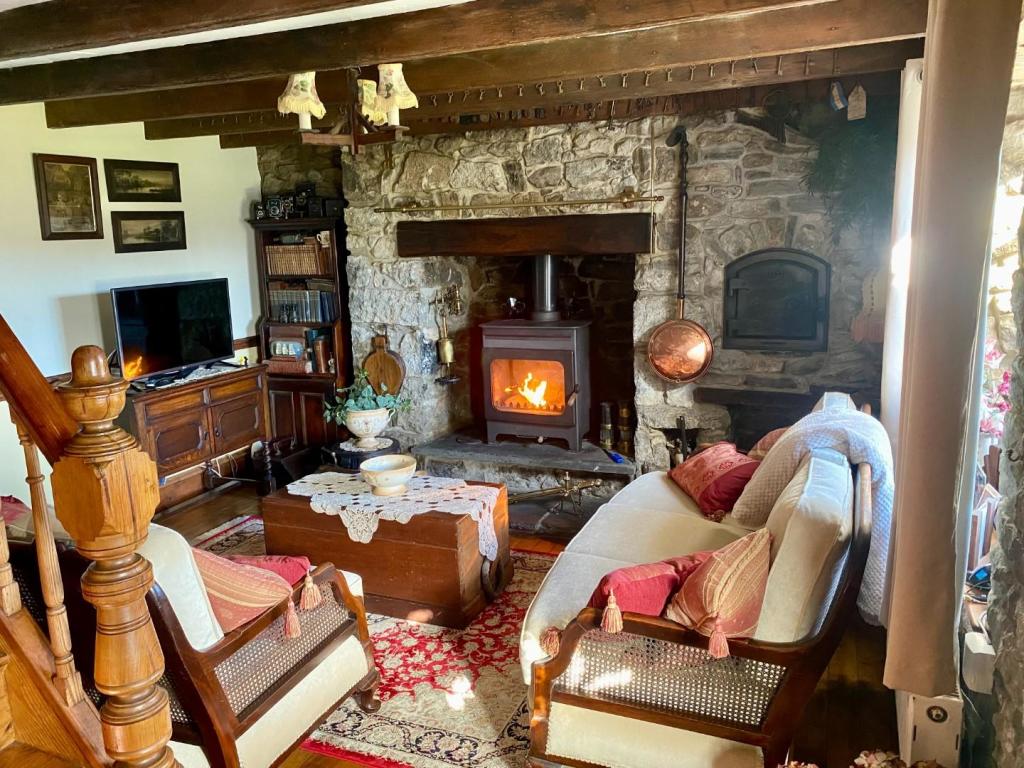 2 bedroom cottage for sale in Llanrhidian, Swansea, SA3