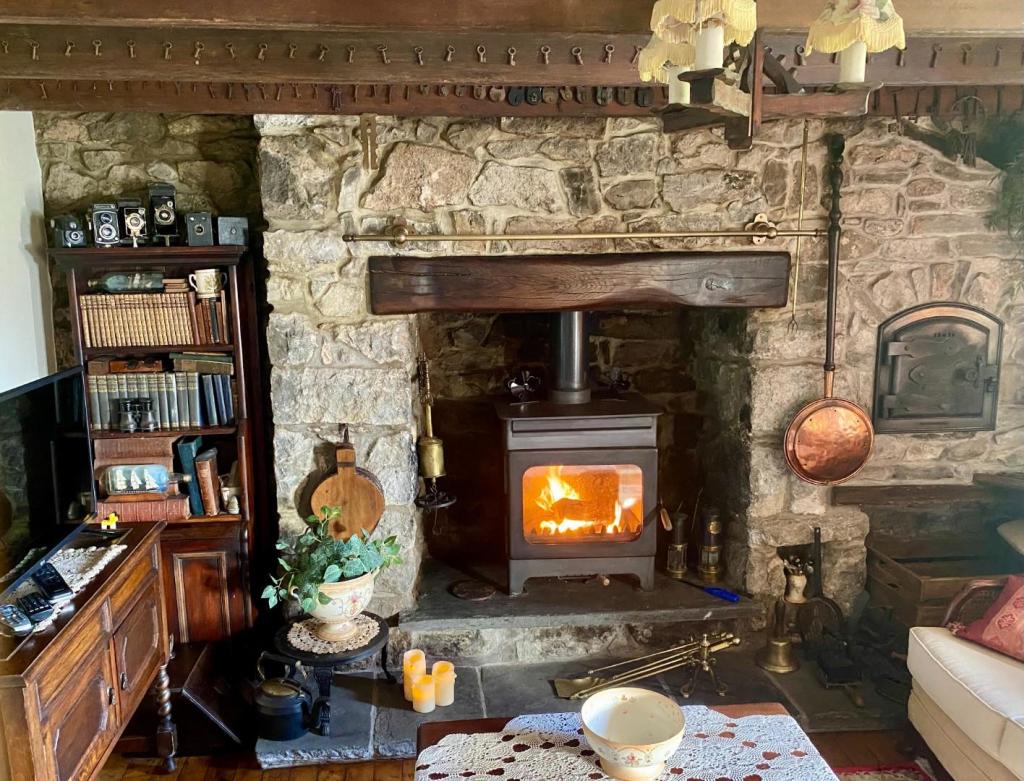 2 bedroom cottage for sale in Llanrhidian, Swansea, SA3