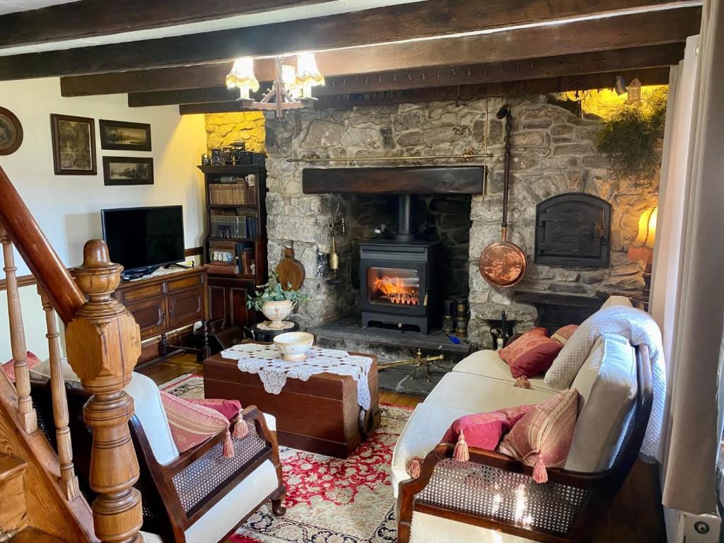 2 bedroom cottage for sale in Llanrhidian, Swansea, SA3