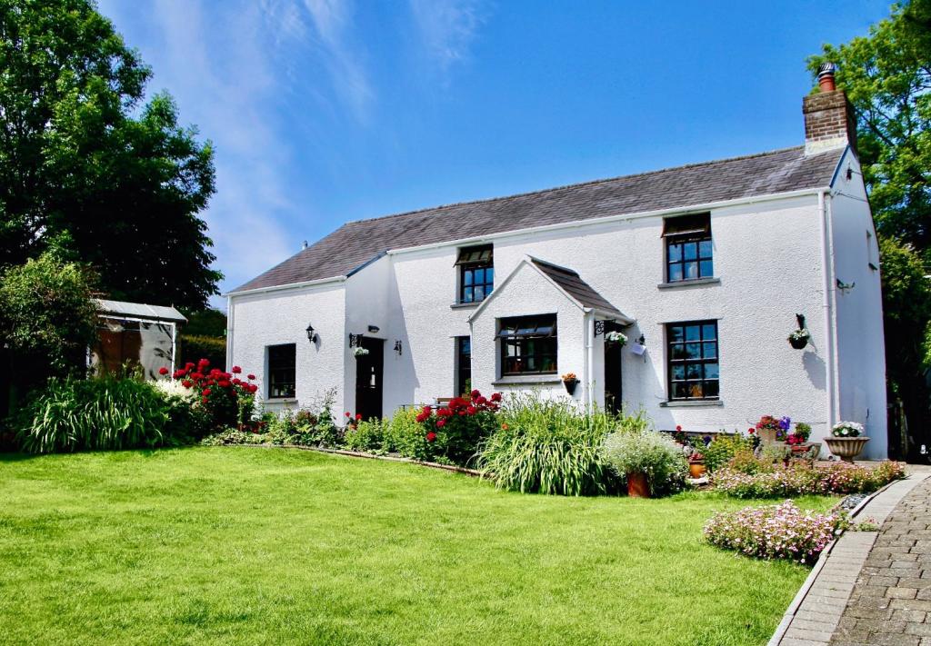 2 bedroom cottage for sale in Llanrhidian, Swansea, SA3