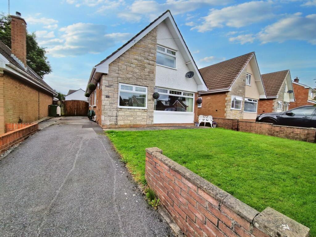 4 bedroom detached bungalow for sale in Deri Avenue, Pencoed, Bridgend, CF35