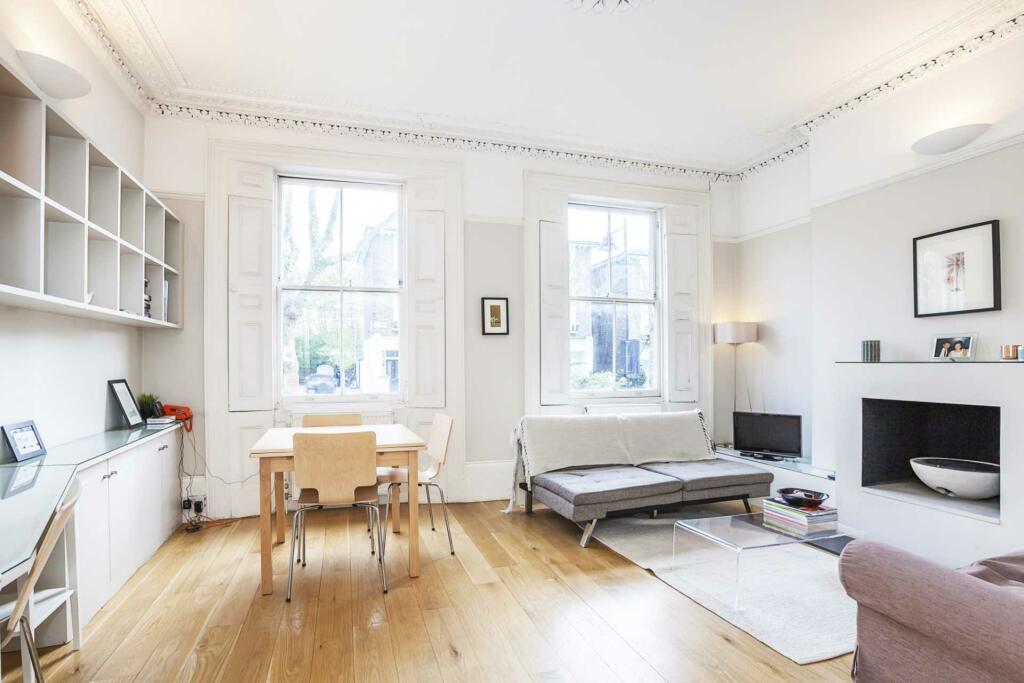 1 bedroom flat for sale in Richmond Avenue, London, N1