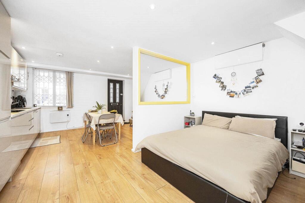 Main image of property: Tottenham Road, London, N1