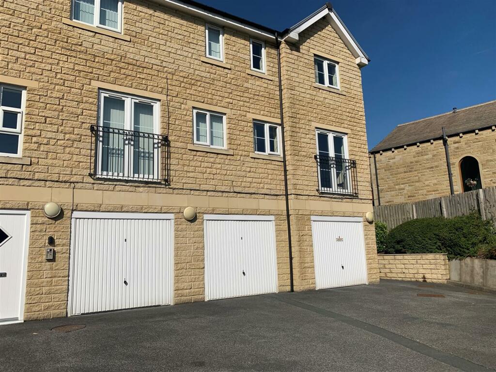 2 bedroom apartment for sale in 148 Saddleworth Road, Greetland, HX4