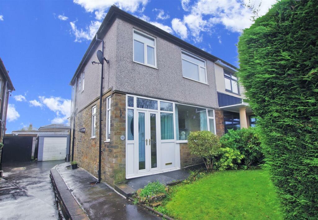 3 bedroom semidetached house for sale in Paddock Lane, Halifax, HX2