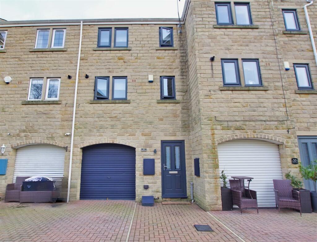 3 bedroom town house for sale in Stepping Stones, Ripponden, HX6