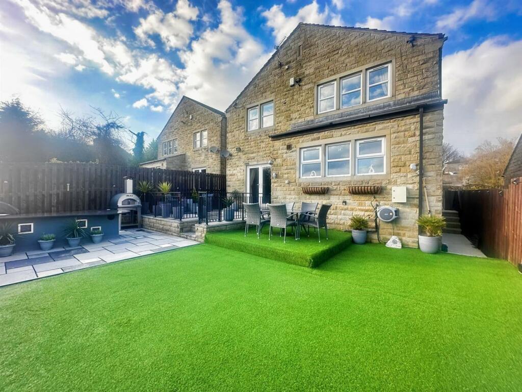 5 bedroom detached house for sale in Stainland Road, Stainland, Halifax
