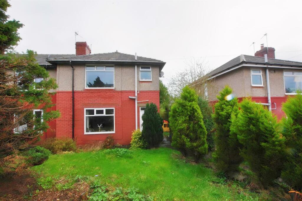 3 bedroom end of terrace house for sale in West View, Stainland, HX4