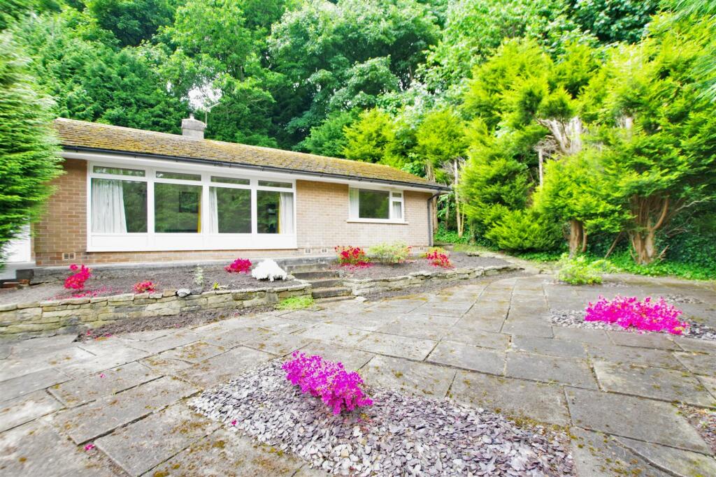 2 bedroom detached bungalow for sale in Brian Royd Lane, Greetland