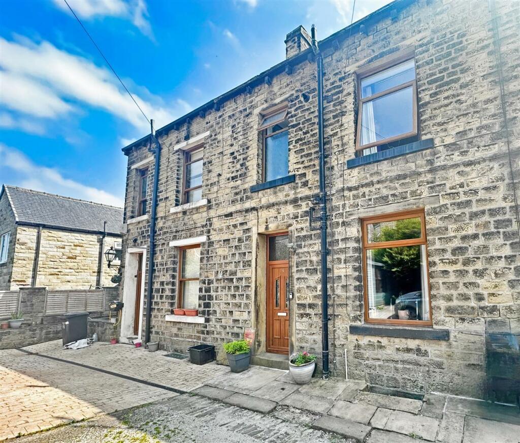2 bedroom terraced house for sale in Sunnybank Road, Greetland, Halifax