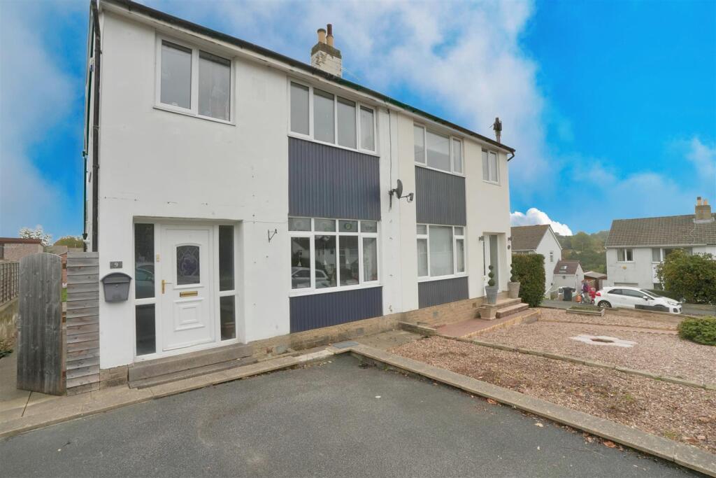 Main image of property: Bracken Close, Brighouse
