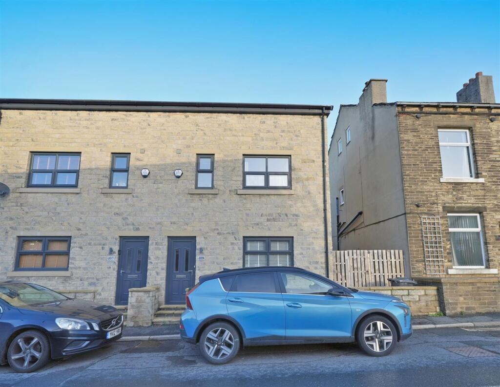 Main image of property: Huddersfield Road, Elland