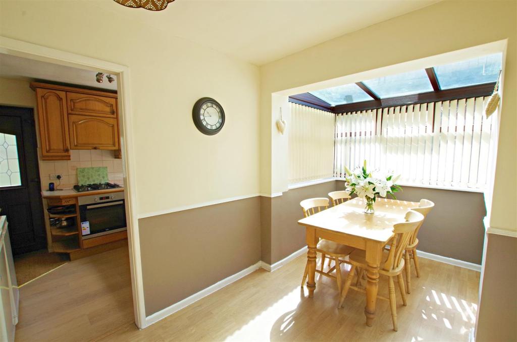 3 bedroom semidetached house for sale in Stainland Road, West Vale