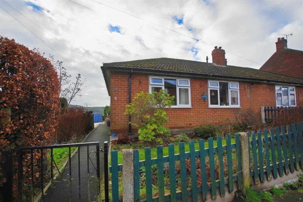 1 bedroom house for sale in The Crescent, Holywell Green, Halifax, HX4