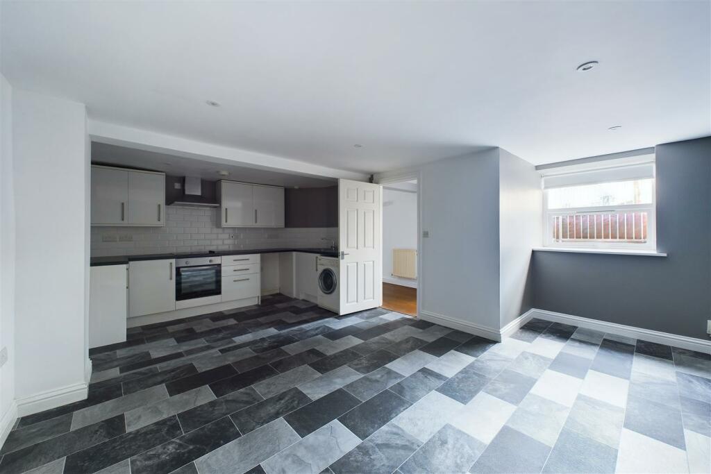 Additional property image - 2 BED FLAT | KNOWLE