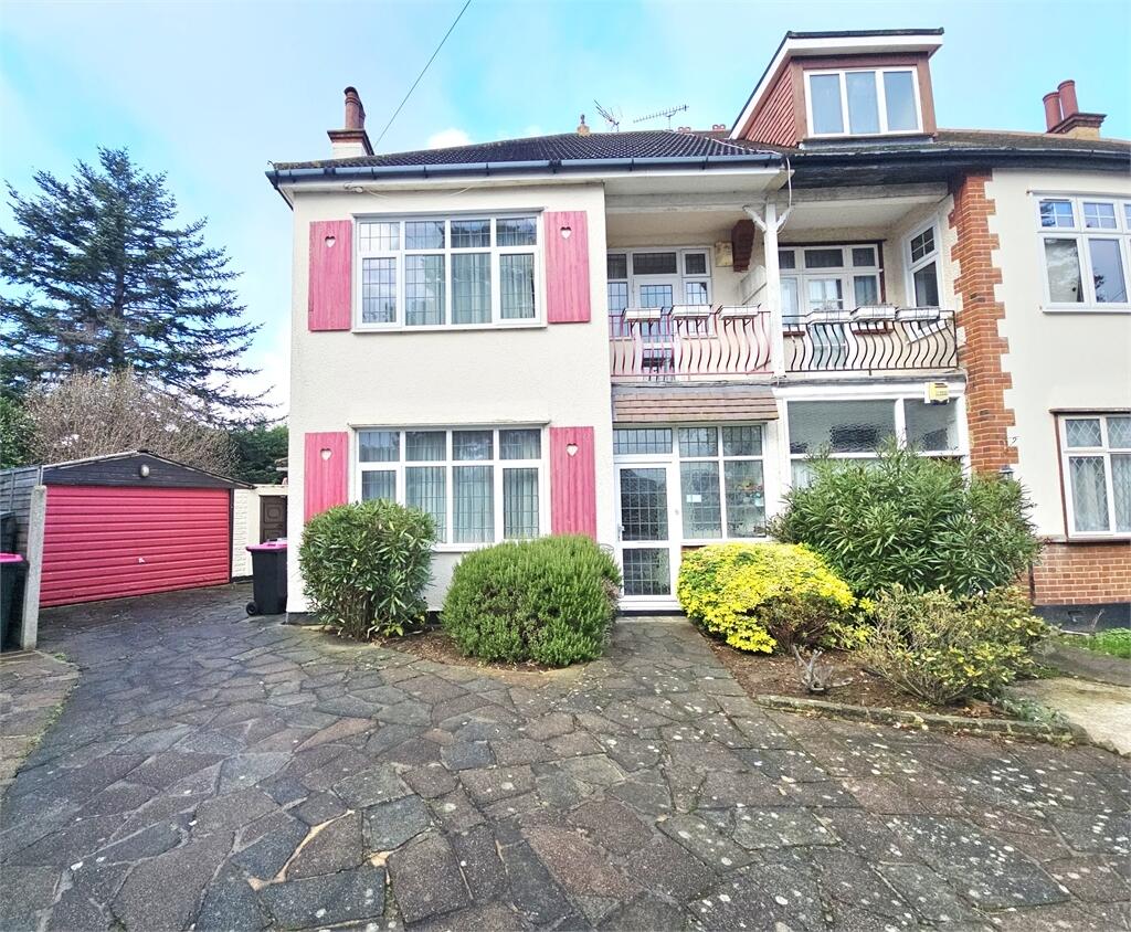 Main image of property: Southbourne Gardens, Westcliff on sea, Westcliff on sea, 