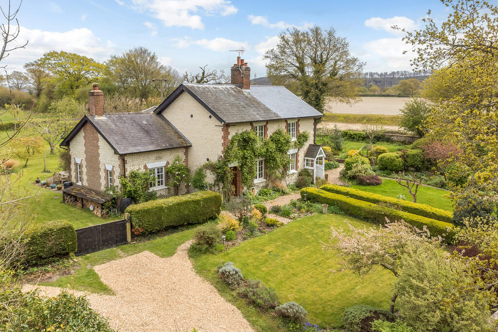 3 bedroom semidetached house for sale in Buriton, Hampshire, GU31