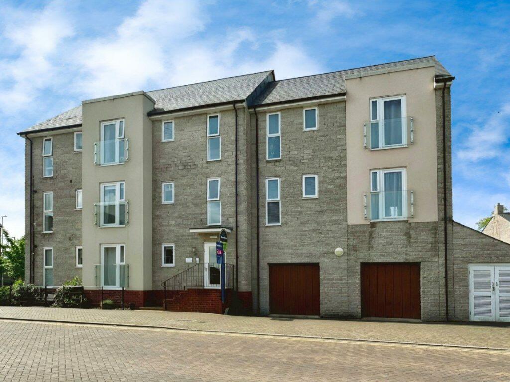 2 bedroom flat for sale in Cowleaze, Ridgeway Farm, Purton, Swindon