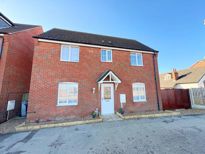 4 bedroom detached house for sale in Barrowby Road, Grantham, NG31