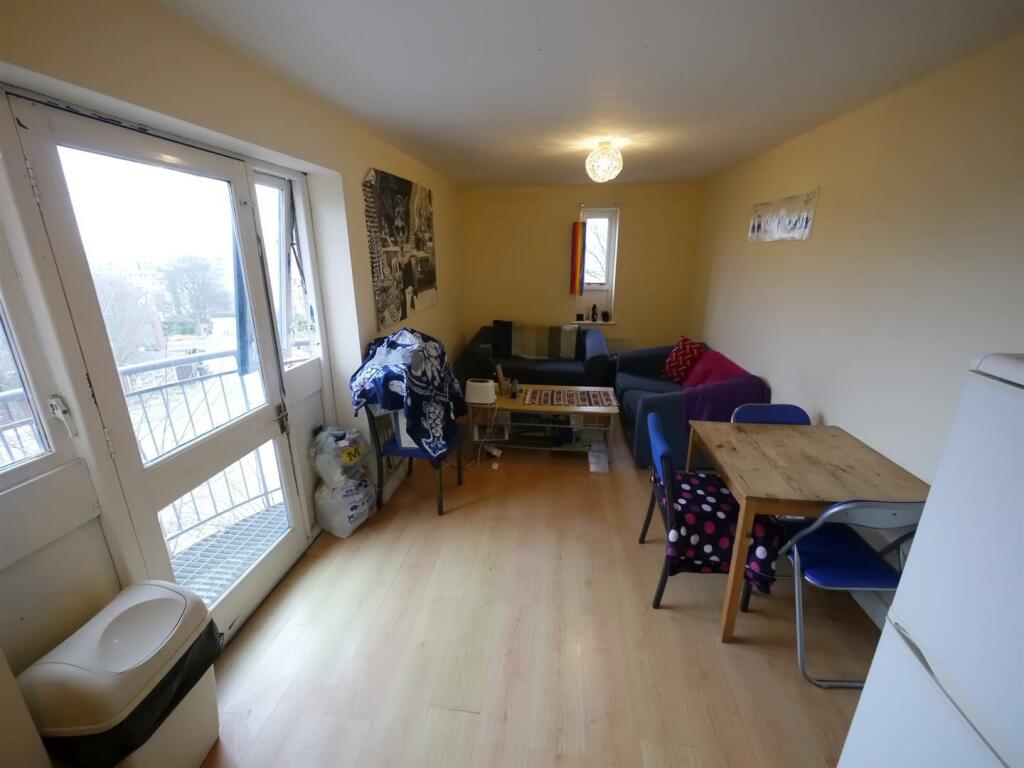 4 bedroom flat for rent in Flat 6, 1 Victoria Street, LS3