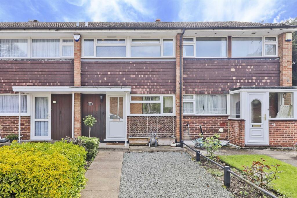 2 bedroom terraced house for sale in Frayslea, Uxbridge, UB8