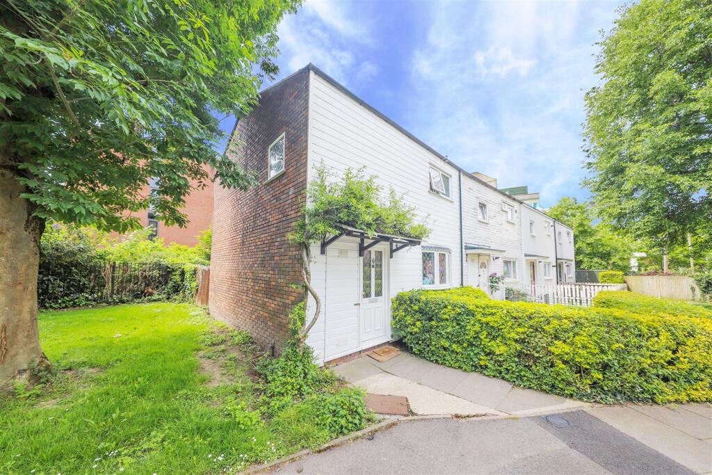 Main image of property: Braybourne Close, Uxbridge, UB8
