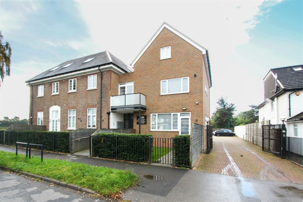2 bedroom apartment for sale in Grand Approach, Bathurst Walk, Iver, SL0
