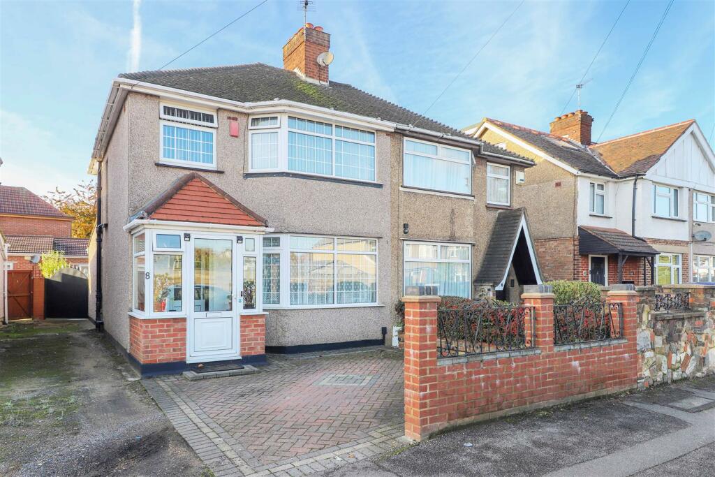 3 bedroom semidetached house for sale in Mildred Avenue, Hayes, UB3