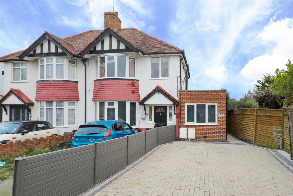 3 bedroom for sale in Candover Close, Harmondsworth, West Drayton, UB7