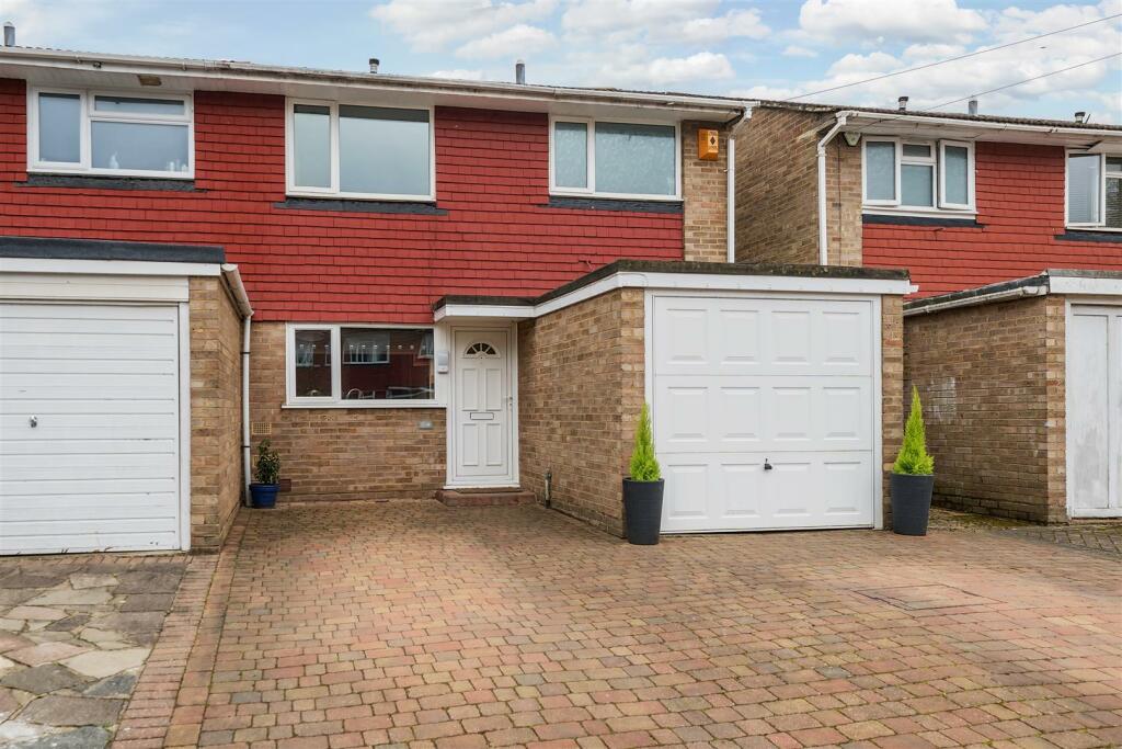 3 bedroom semidetached house for sale in Fairway Avenue, West Drayton, UB7