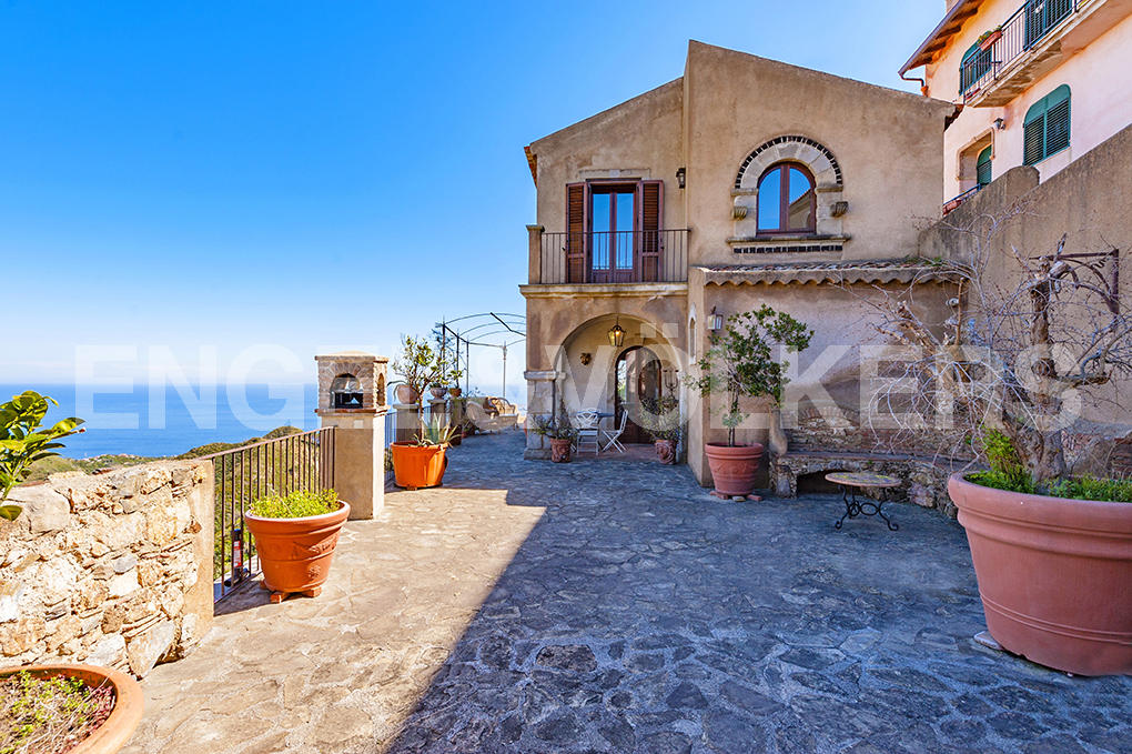 4 bedroom house for sale in Santa Teresa di Riva, Messina, Sicily, Italy