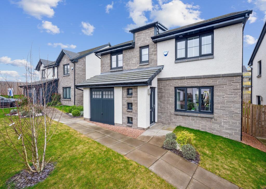 4 bedroom detached house for sale in Drovers Gate, Crieff, Perthshire