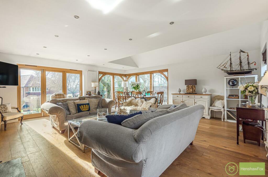 3 bedroom detached house for sale in Potters Heron Close, Ampfield