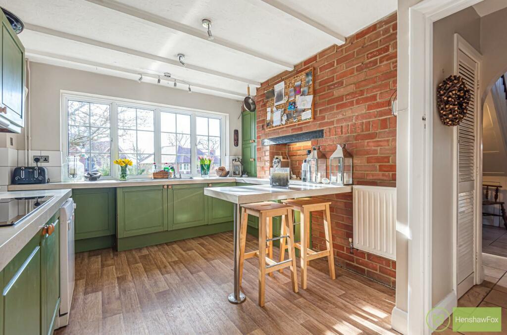 3 bedroom detached house for sale in Potters Heron Close, Ampfield