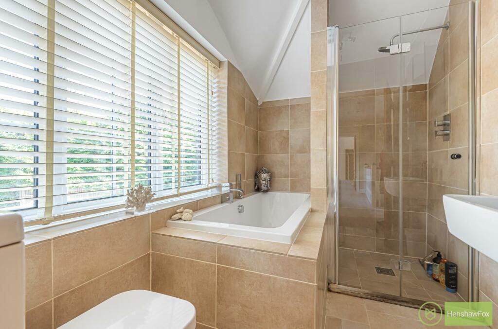 3 bedroom detached house for sale in Potters Heron Close, Ampfield