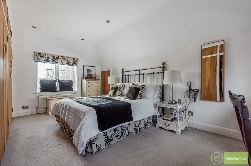 3 bedroom detached house for sale in Potters Heron Close, Ampfield