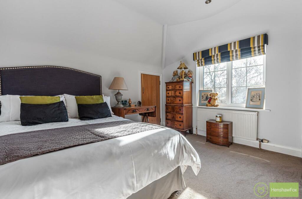 3 bedroom detached house for sale in Potters Heron Close, Ampfield