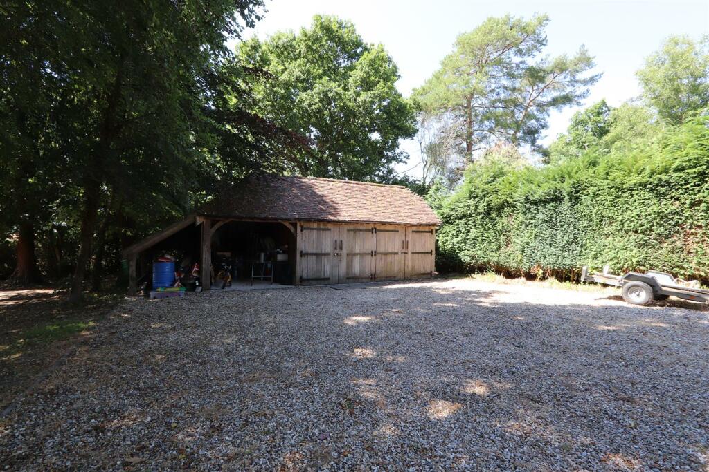 3 bedroom detached house for sale in Potters Heron Close, Ampfield