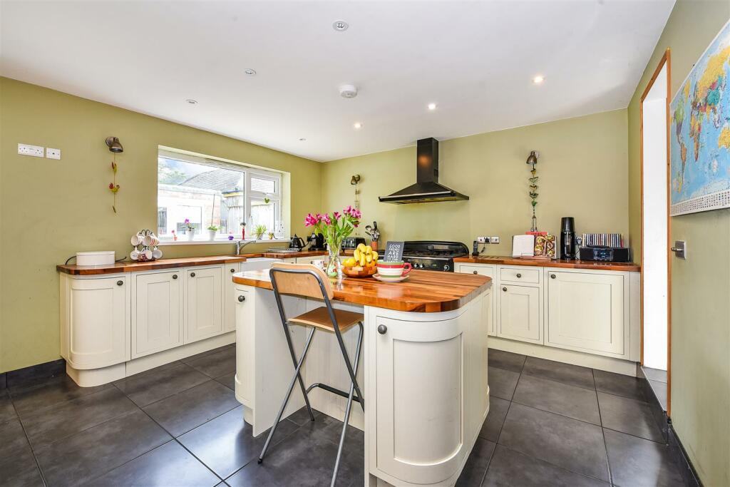 4 bedroom semidetached house for sale in Botley Road, Romsey