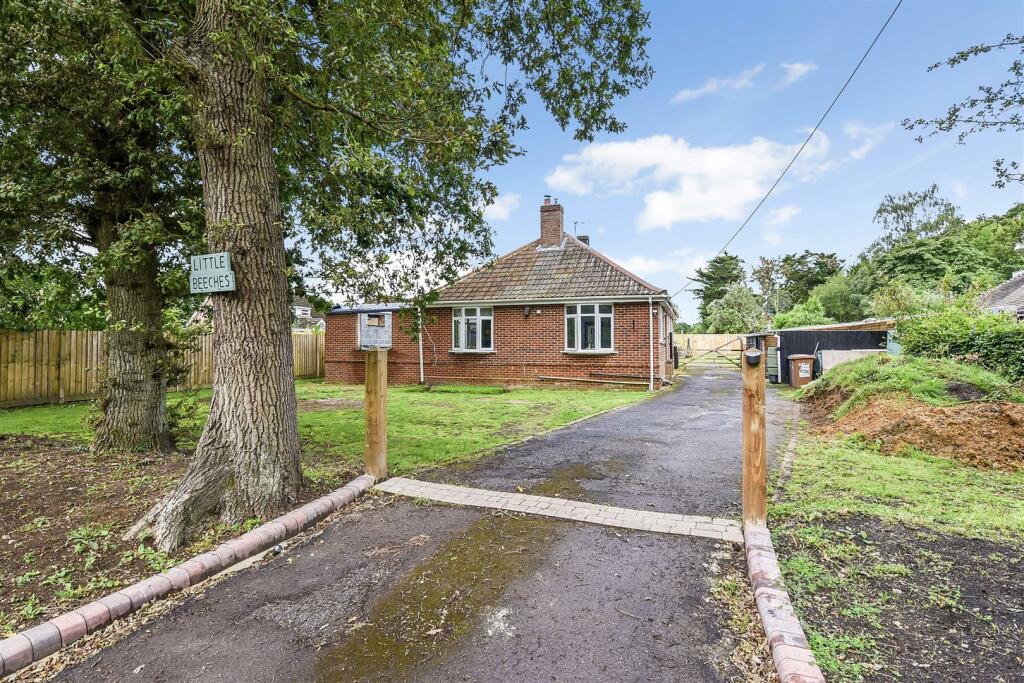 2 bedroom bungalow for sale in Crook Hill, Braishfield, Romsey