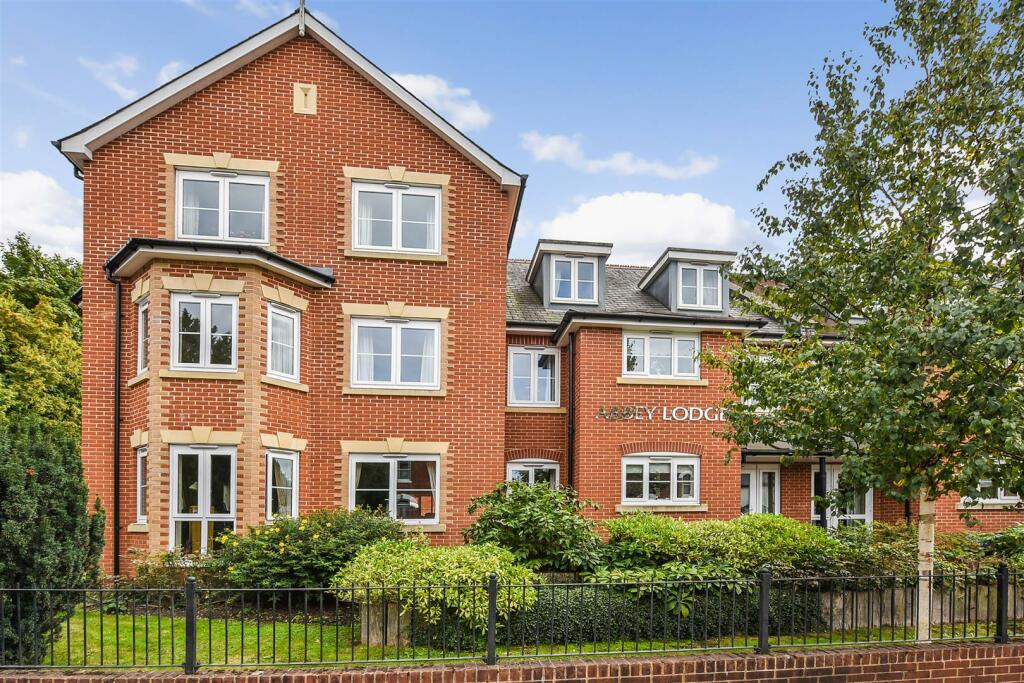 1 bedroom flat for sale in Abbey Lodge, Romsey Town Centre, Hampshire, SO51