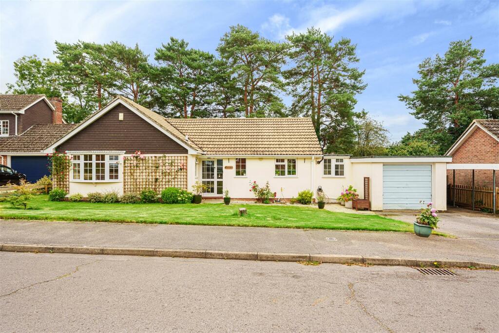 3 bedroom detached bungalow for sale in Sand Close, West Wellow, Romsey